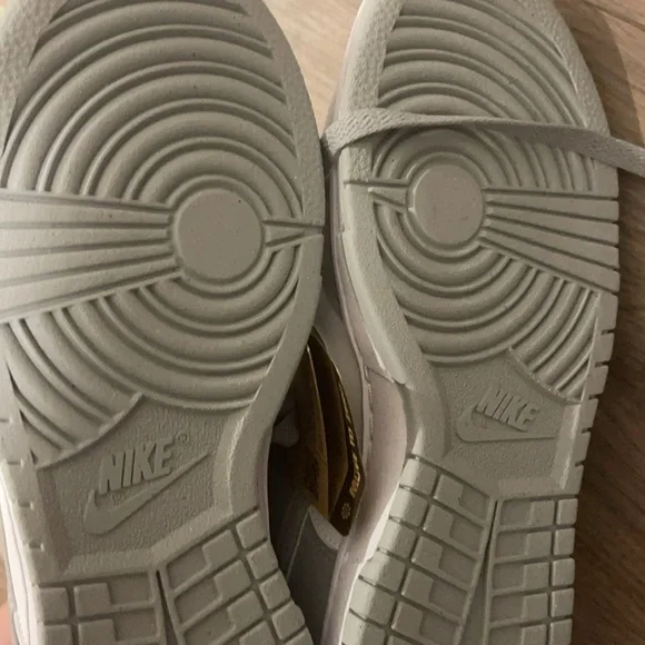 Nike Kids' Sneakers in Gray and White - Picture 4 of 7